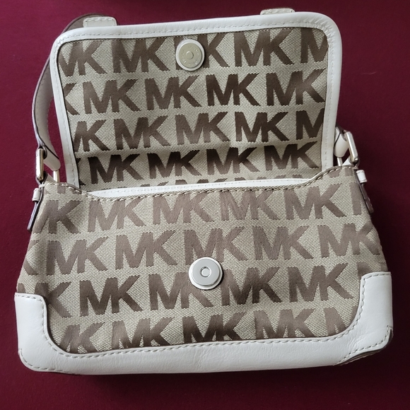 Michael Kors Mini Signature Bag - Picture 3 of 10